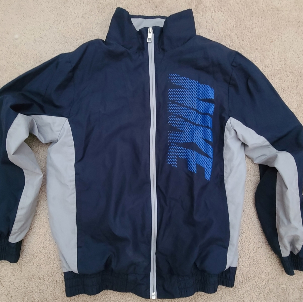 Nike windbreaker jacket size 12/13Y